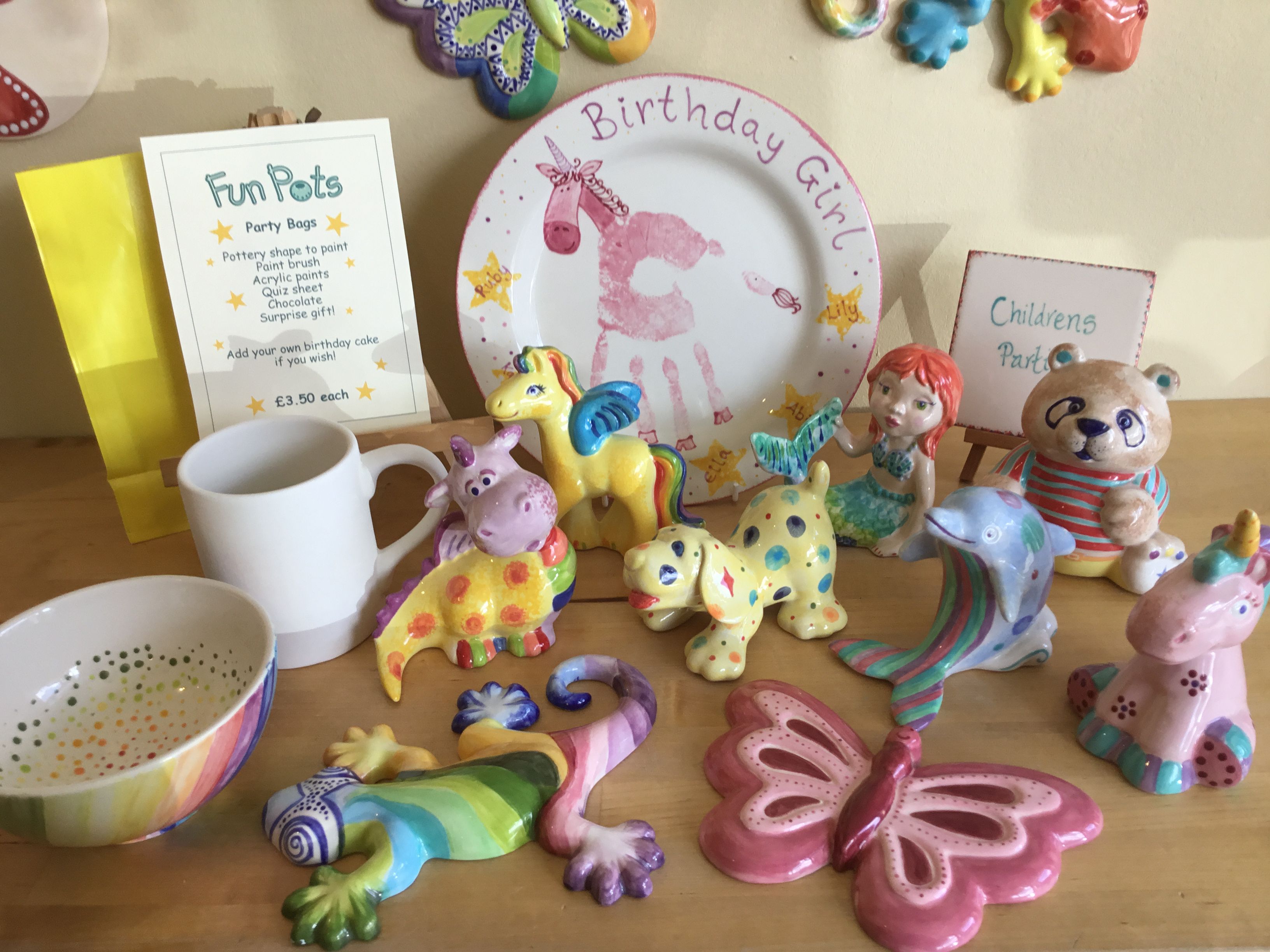 childrens-party-pottery-selection-and-party-plate