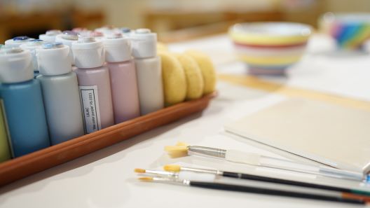 paint-in-the-studio-brushes-table-setup