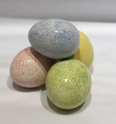 Egg (approx 5cm H)